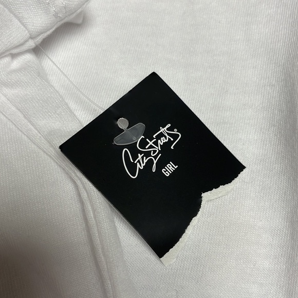 City Streets shite Girl Graphic Power Tee, NWT, New York, XL, Looks like Medium - Picture 4 of 6